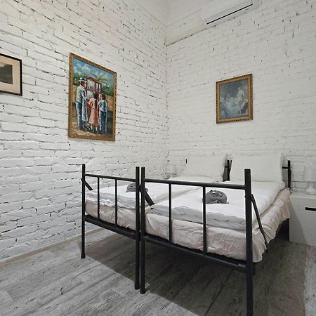 Wolf Apartment With Terrace Budapest Eksteriør billede